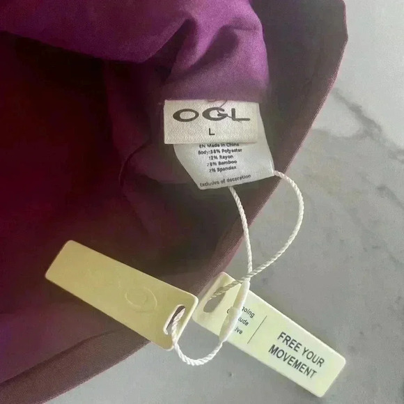 *NWT* OGL V-neck Button  Down Vest in a beautiful Deep Plum - Size Large - Picture 4 of 8